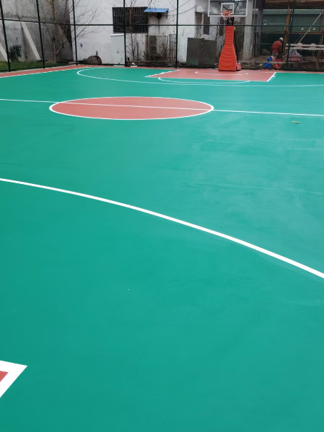 南川 球场长期使用易出现地面开裂
